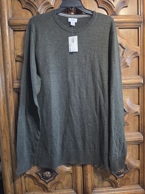 Old Navy Men's Olive Green Crewneck Sweater